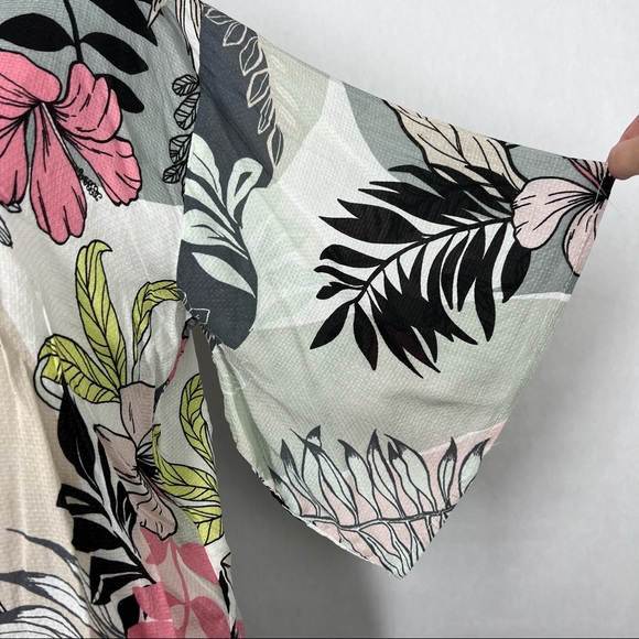 Lovestitch Flor V neck Women’s Front Tie knot Short sleeve Top Size Small - Picture 5 of 7